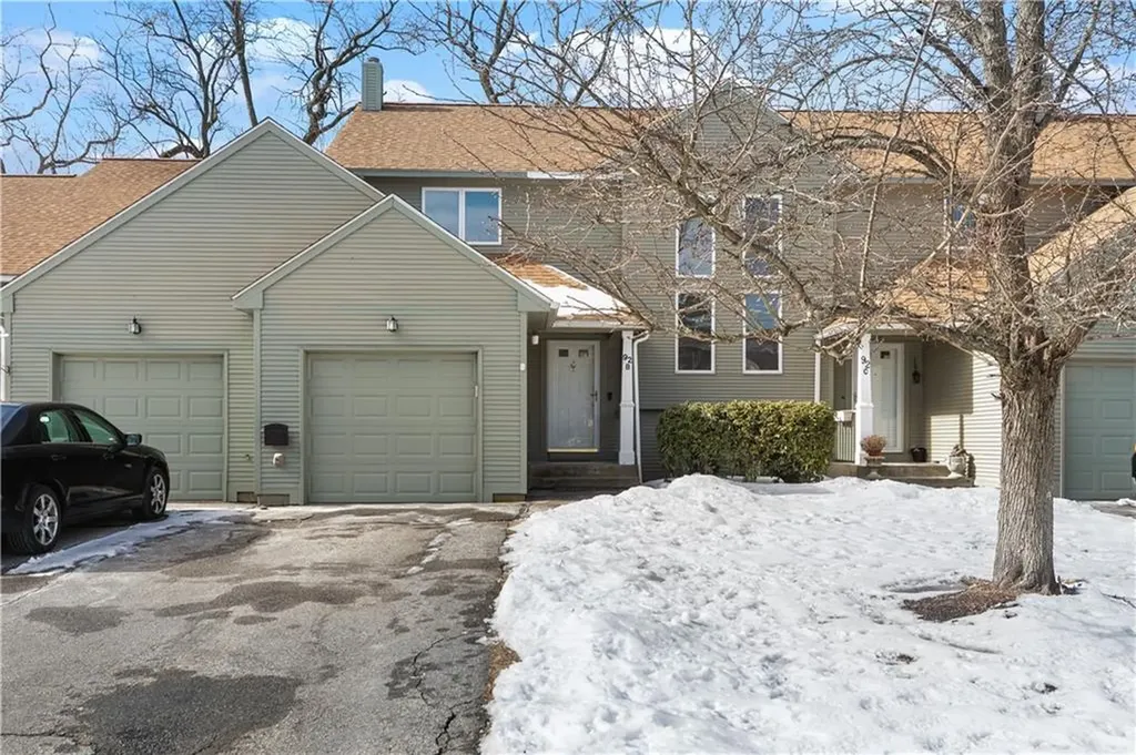 92 Nipmuc Trail North Providence RI 02904