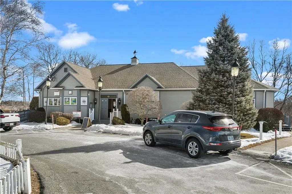 92 Nipmuc Trail North Providence RI 02904