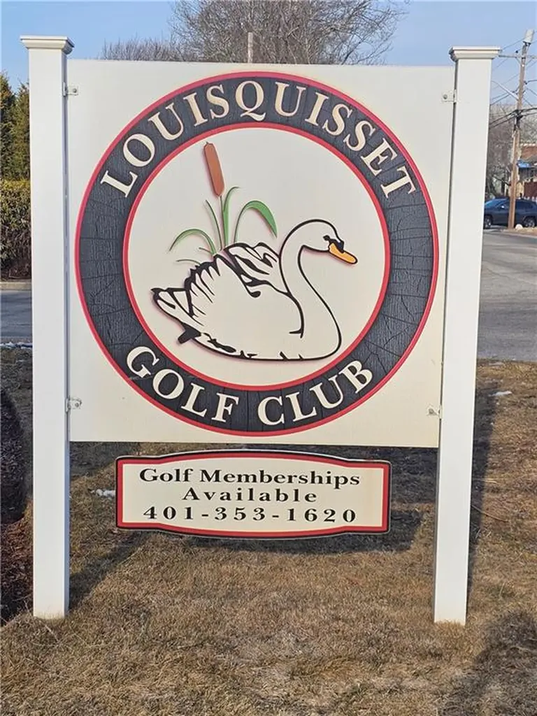 92 Nipmuc Trail North Providence RI 02904