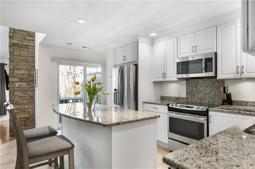 92 Nipmuc Trail North Providence RI 02904