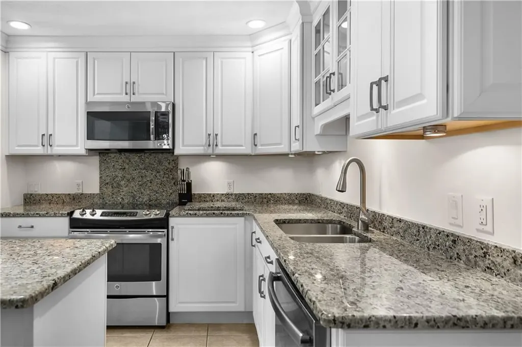 92 Nipmuc Trail North Providence RI 02904