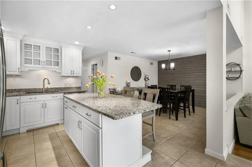 92 Nipmuc Trail North Providence RI 02904