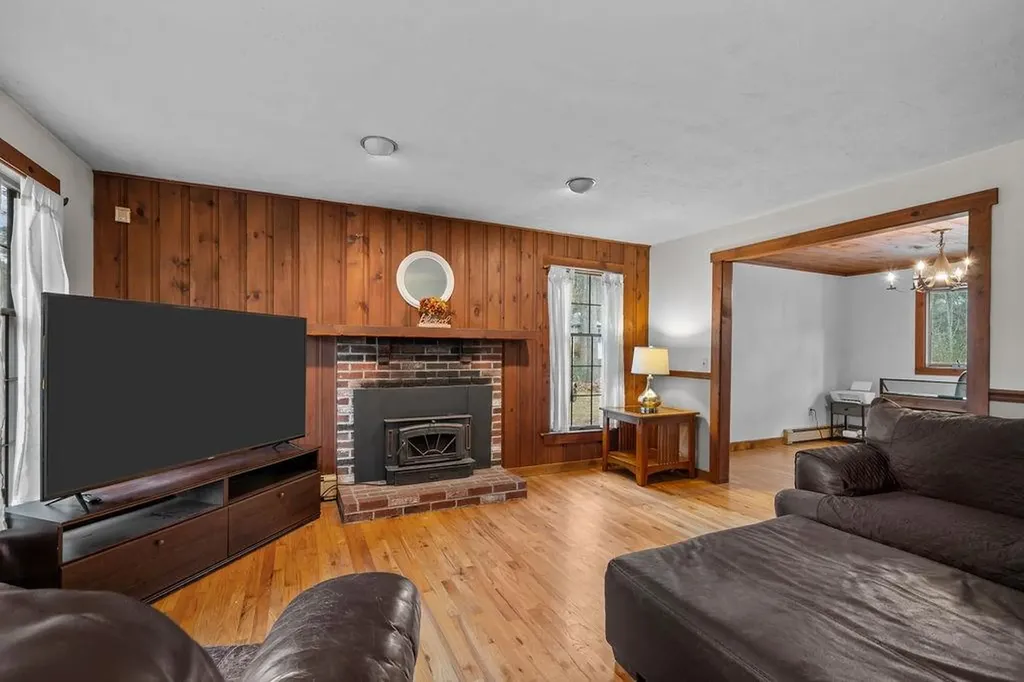 880 Jackson Schoolhouse Road Burrillville RI 02859