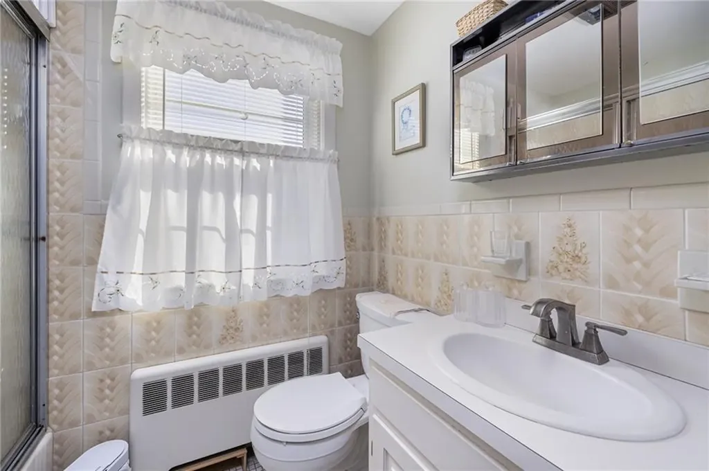 66 Ontario Avenue Warwick RI 02886