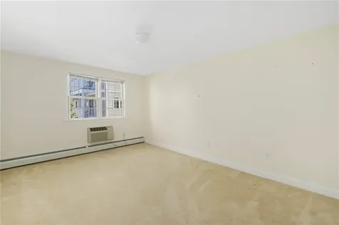 669 Metacom Avenue Bristol RI 02809