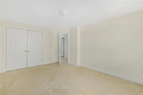 669 Metacom Avenue Bristol RI 02809