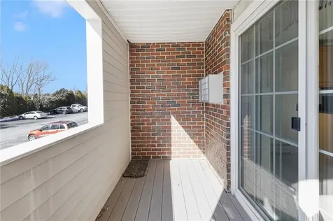 669 Metacom Avenue Bristol RI 02809