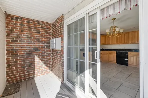 669 Metacom Avenue Bristol RI 02809