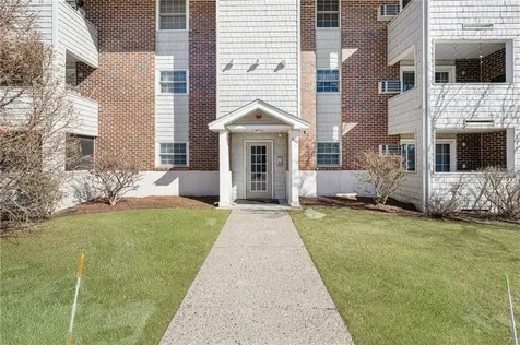 669 Metacom Avenue Bristol RI 02809