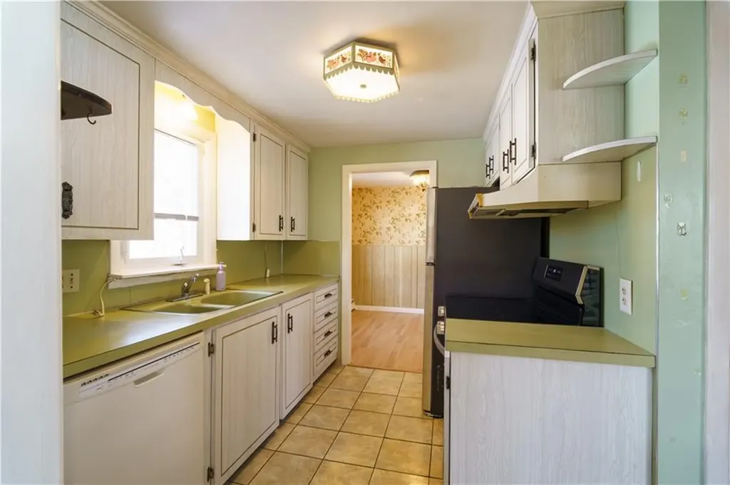 6 Sheffield Avenue Coventry RI 02816