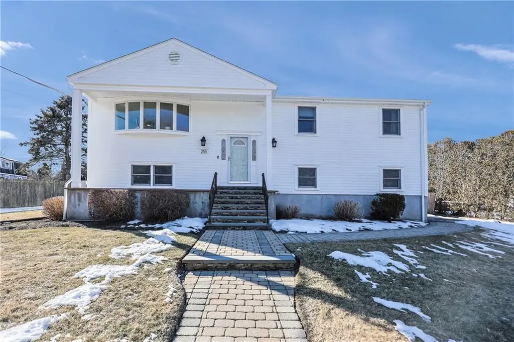 255 Pamela Drive Swansea MA 02777