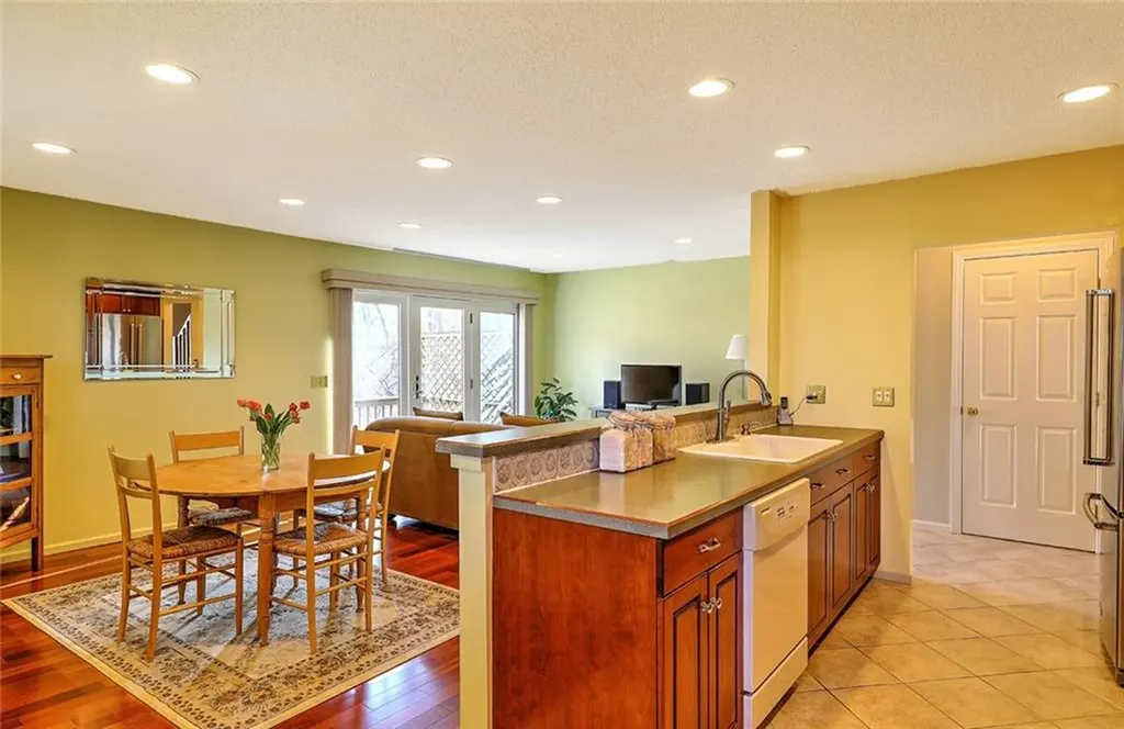 832 Bullocks Point Avenue East Providence RI 02915