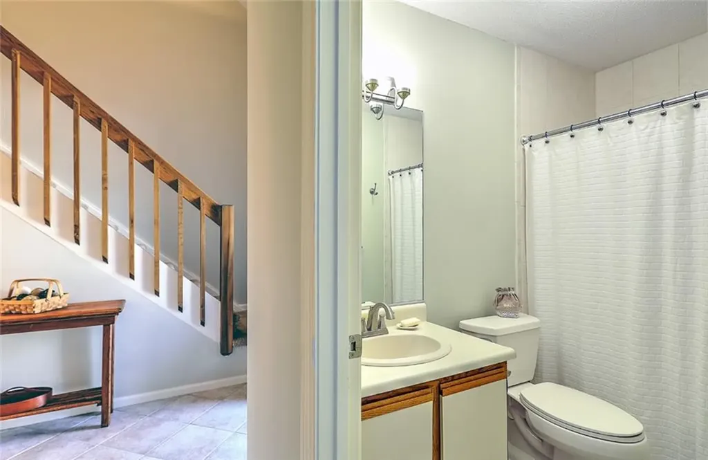 832 Bullocks Point Avenue East Providence RI 02915