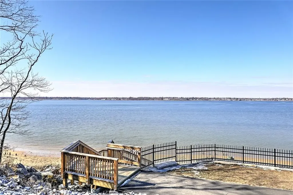 832 Bullocks Point Avenue East Providence RI 02915