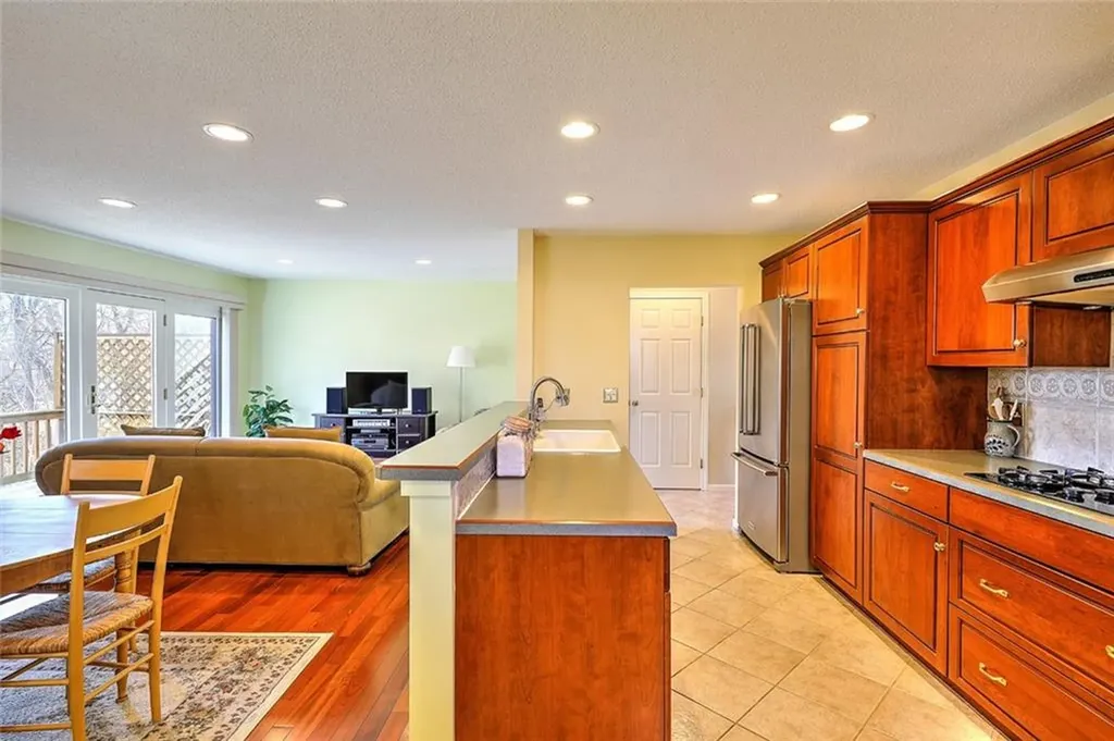 832 Bullocks Point Avenue East Providence RI 02915