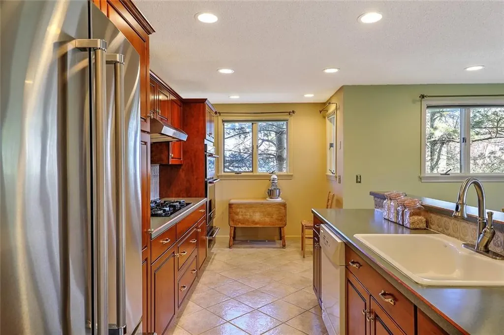 832 Bullocks Point Avenue East Providence RI 02915