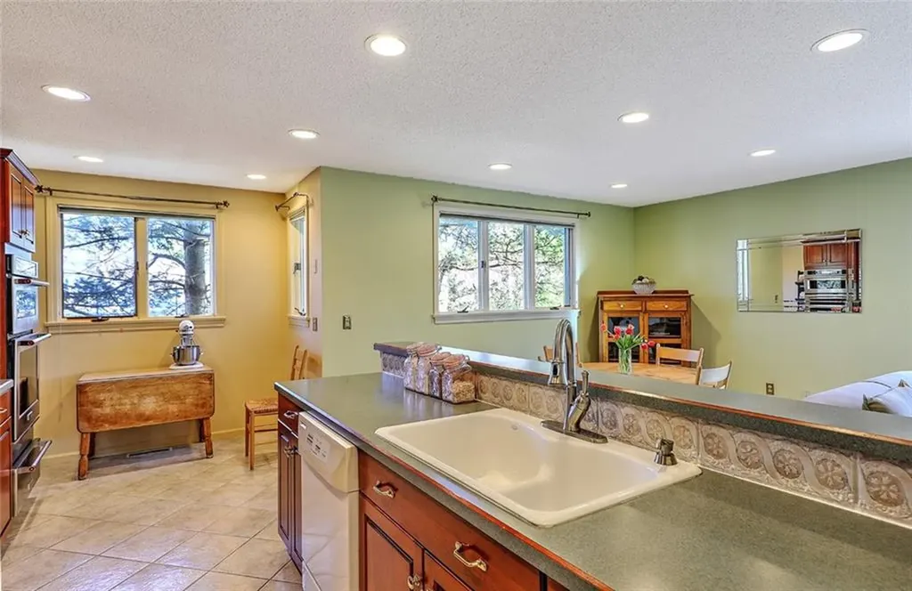 832 Bullocks Point Avenue East Providence RI 02915