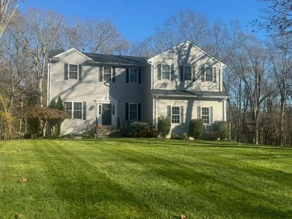 28 Cohasset Lane Cranston RI 02921
