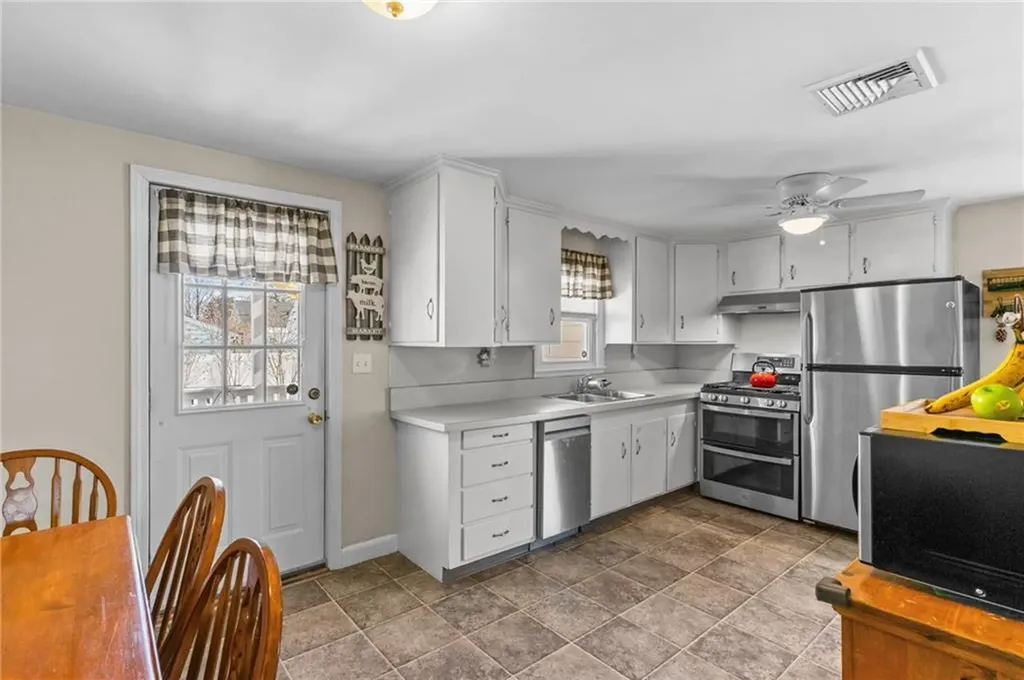 14 Mayfield Street Pawtucket RI 02861