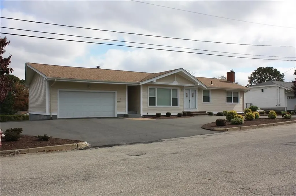 8 Hickory Road North Providence RI 02904