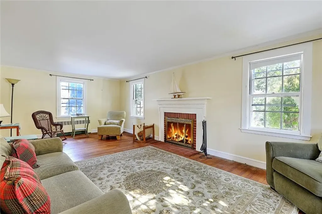 6 Governor Bradford Drive Barrington RI 02806