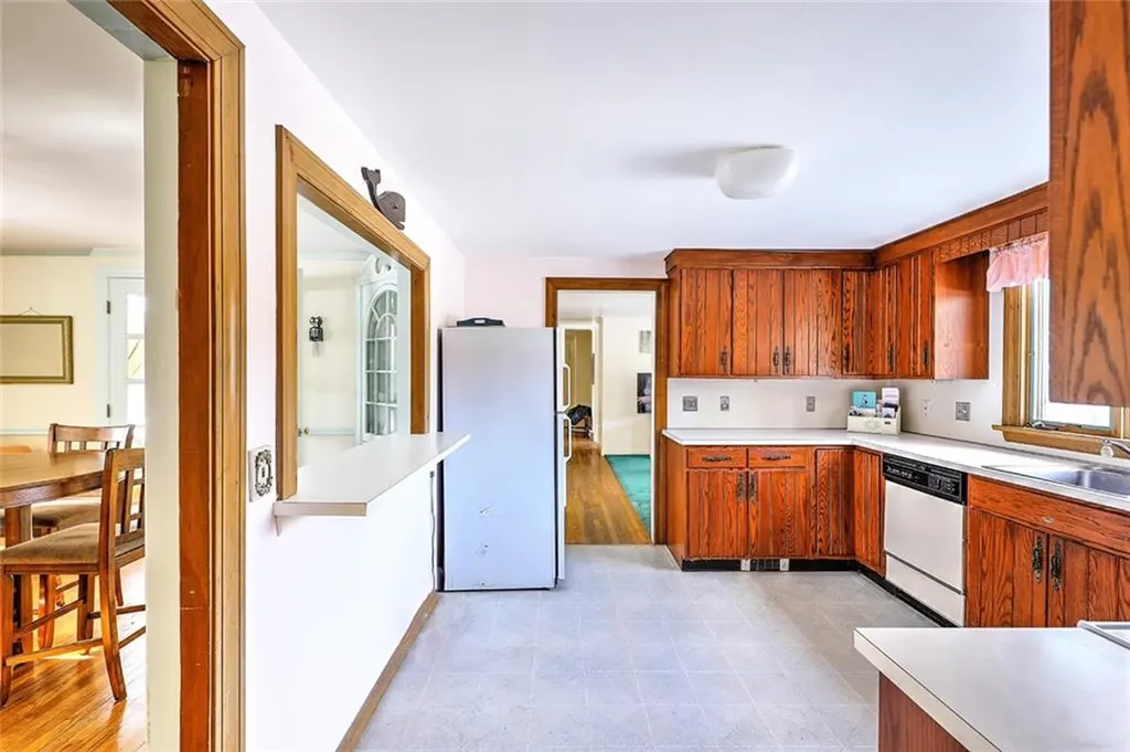 6 Governor Bradford Drive Barrington RI 02806