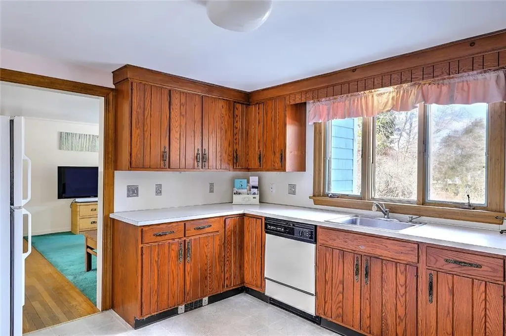 6 Governor Bradford Drive Barrington RI 02806