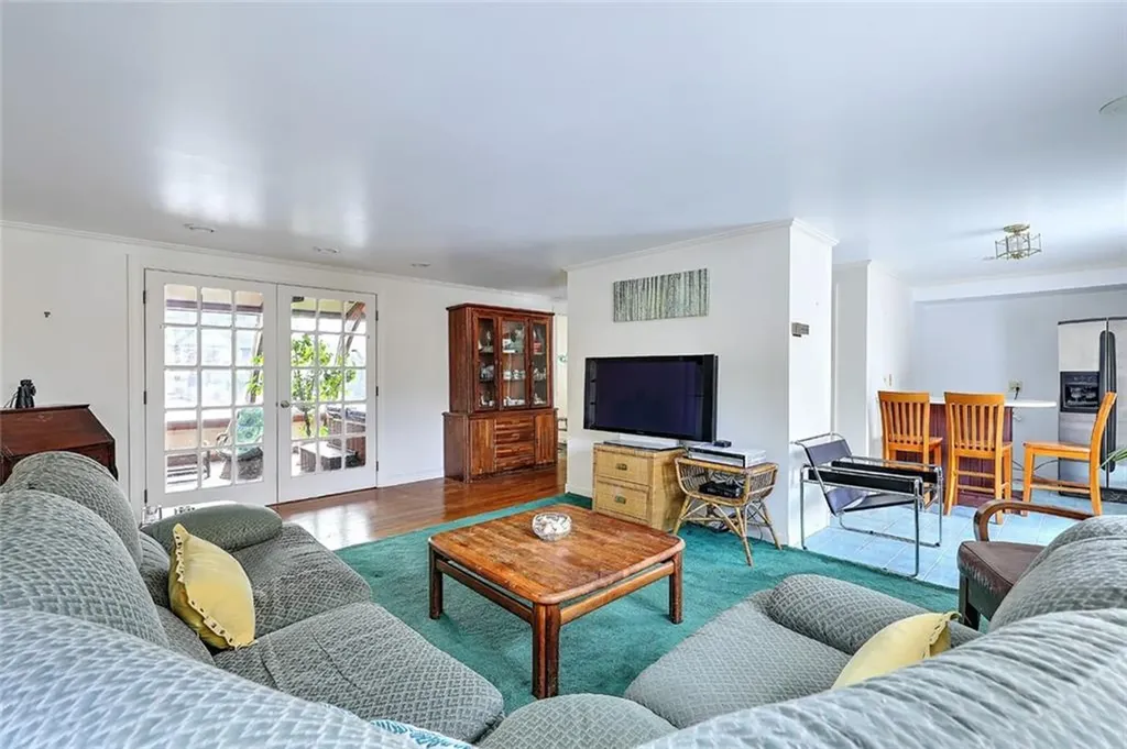 6 Governor Bradford Drive Barrington RI 02806