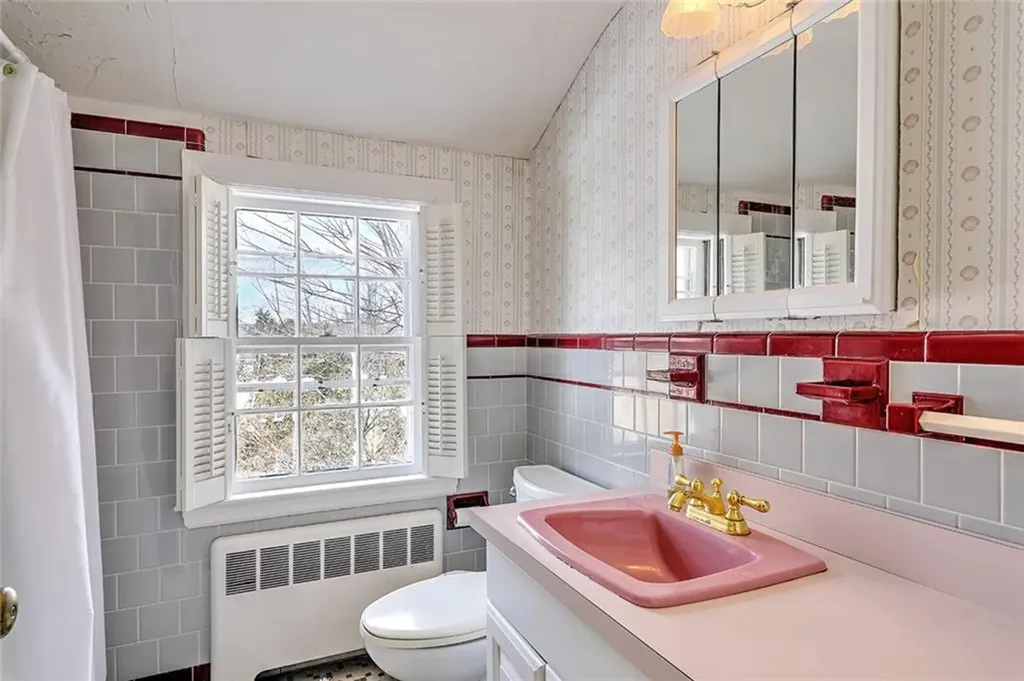 6 Governor Bradford Drive Barrington RI 02806