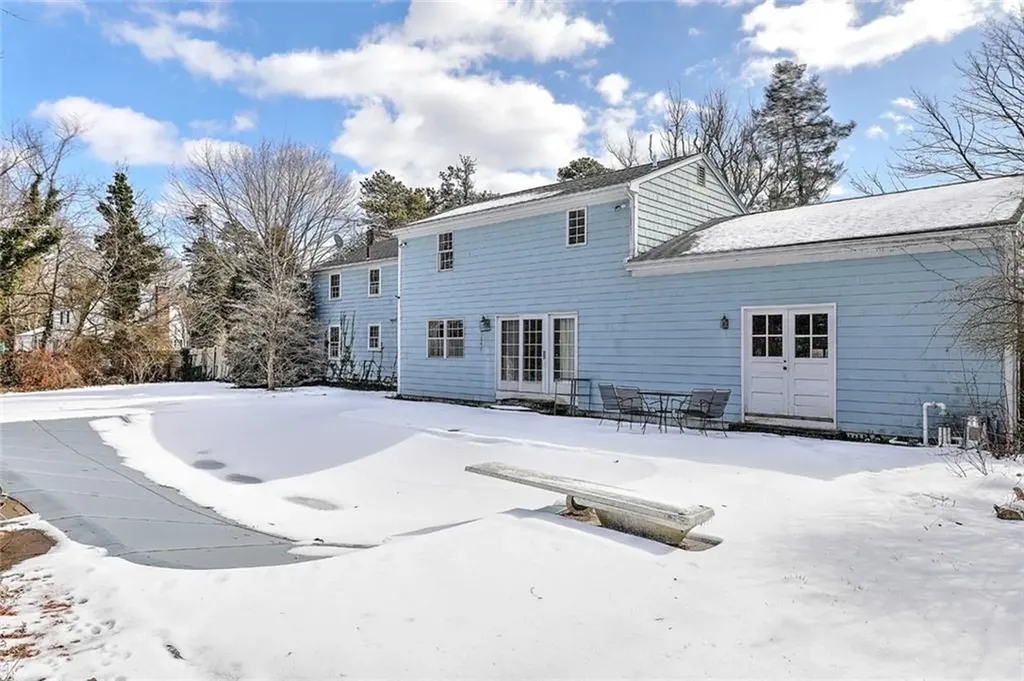 6 Governor Bradford Drive Barrington RI 02806