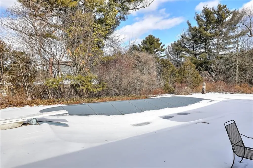 6 Governor Bradford Drive Barrington RI 02806