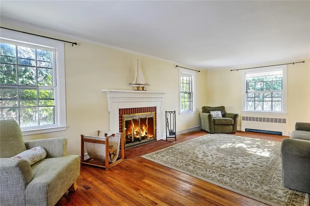 6 Governor Bradford Drive Barrington RI 02806