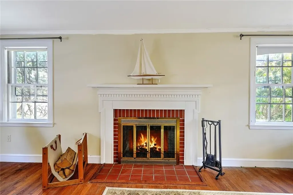 6 Governor Bradford Drive Barrington RI 02806