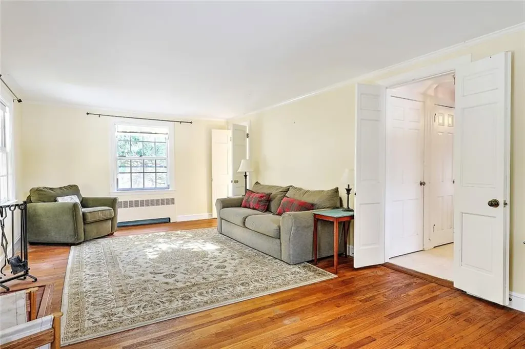 6 Governor Bradford Drive Barrington RI 02806