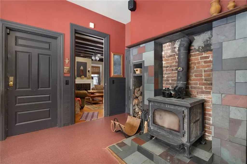 35 Larch Street Providence RI 02906