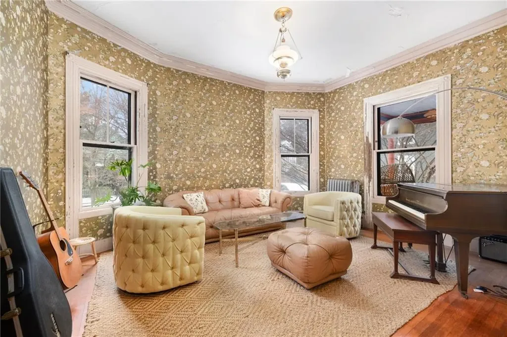35 Larch Street Providence RI 02906