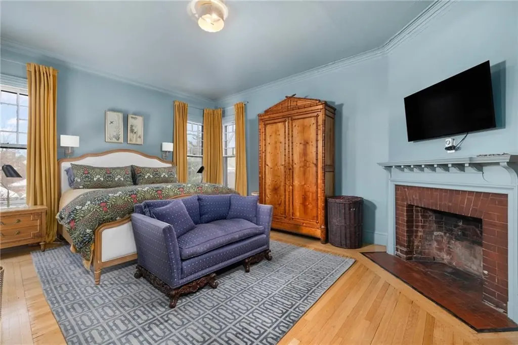 35 Larch Street Providence RI 02906