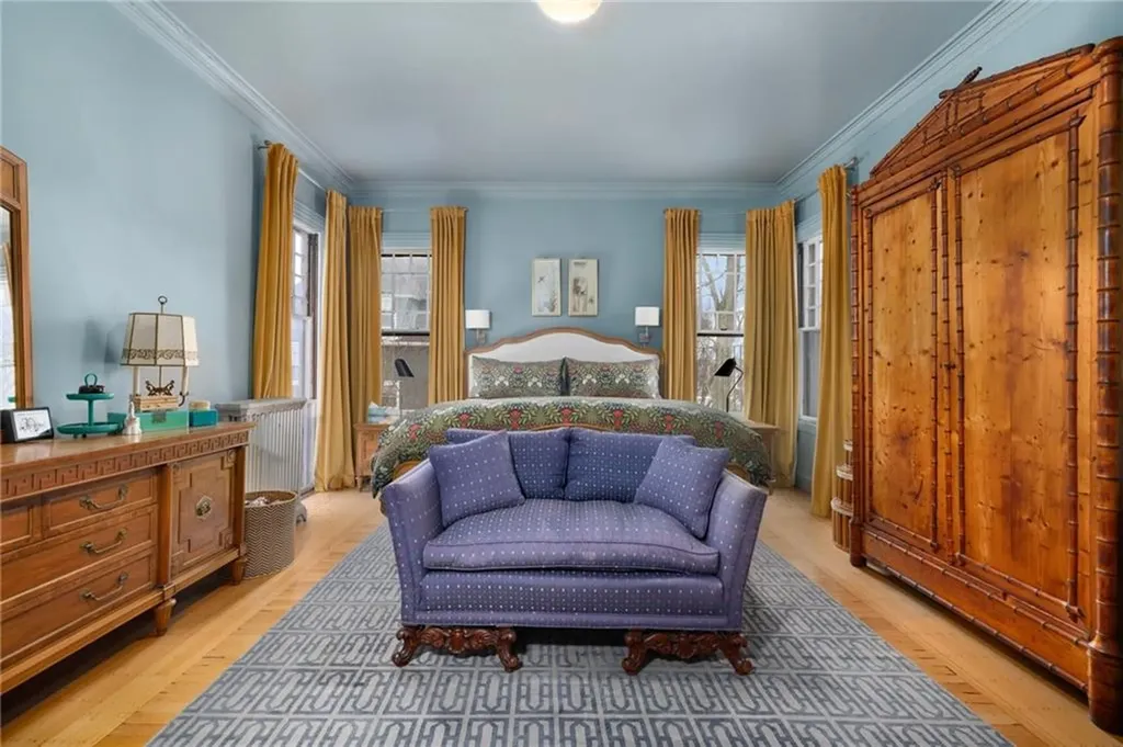 35 Larch Street Providence RI 02906