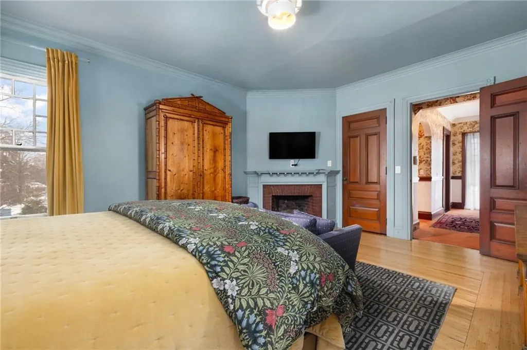 35 Larch Street Providence RI 02906