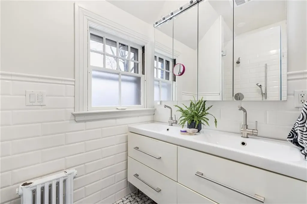 35 Larch Street Providence RI 02906