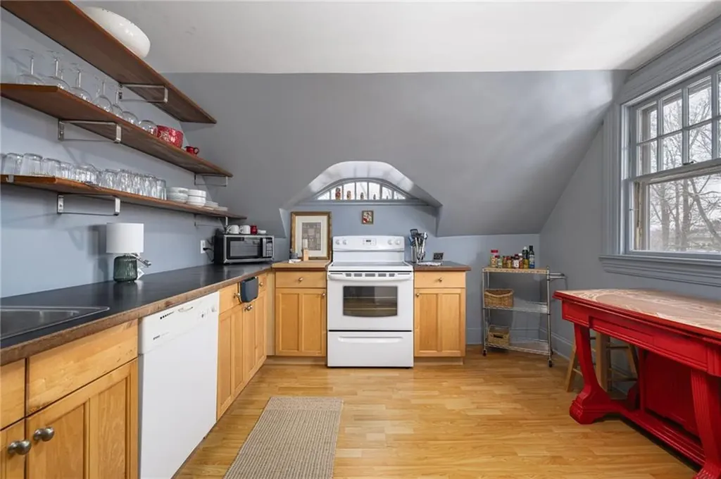 35 Larch Street Providence RI 02906