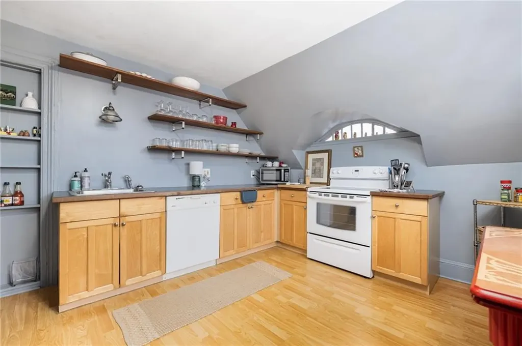 35 Larch Street Providence RI 02906