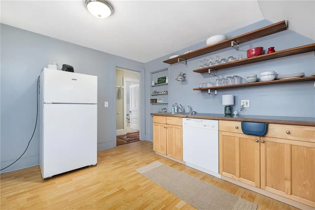 35 Larch Street Providence RI 02906