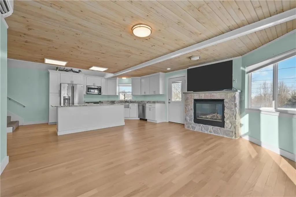 73 Dundas Avenue Warwick RI 02889