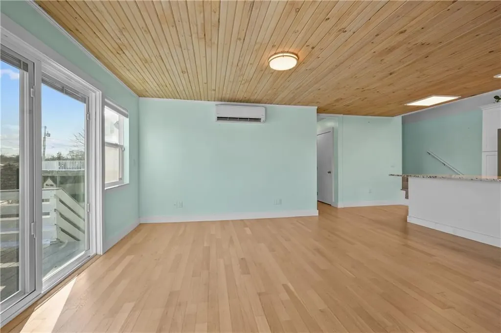 73 Dundas Avenue Warwick RI 02889