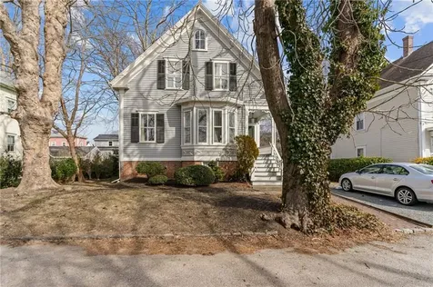 5 Howe Street Bristol RI 02809