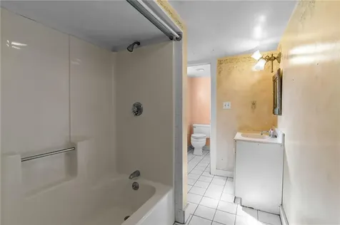 5 Howe Street Bristol RI 02809