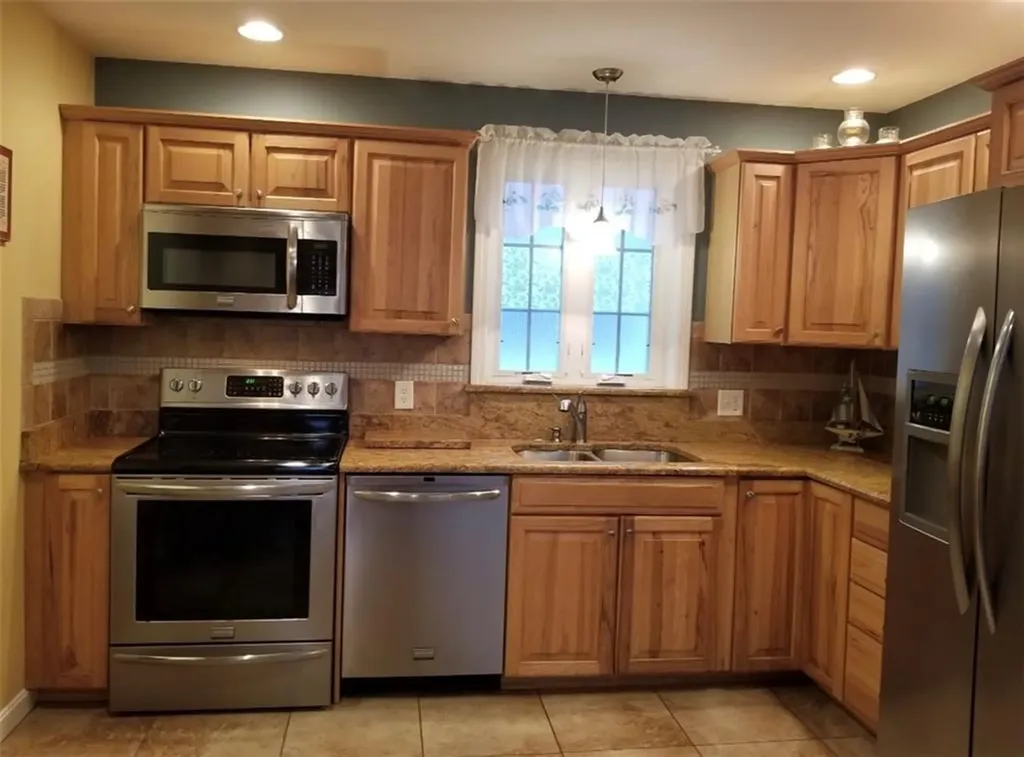 18 Warren Avenue Warwick RI 02889