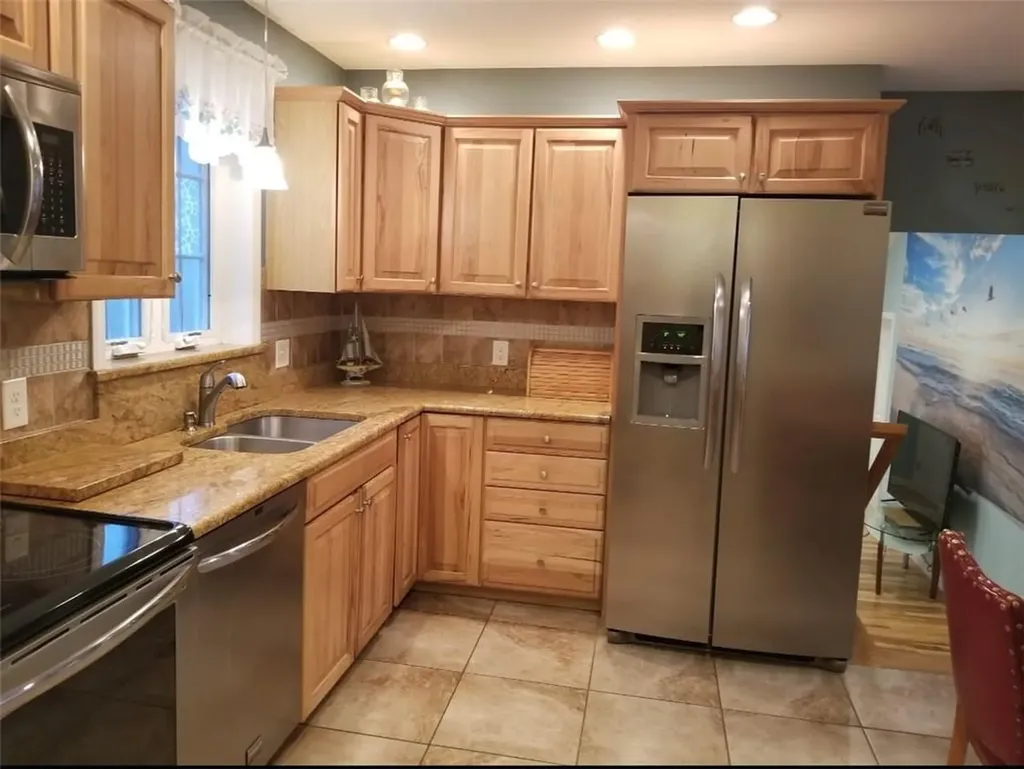18 Warren Avenue Warwick RI 02889