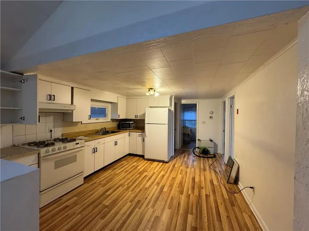 402 Highland Road Tiverton RI 02878
